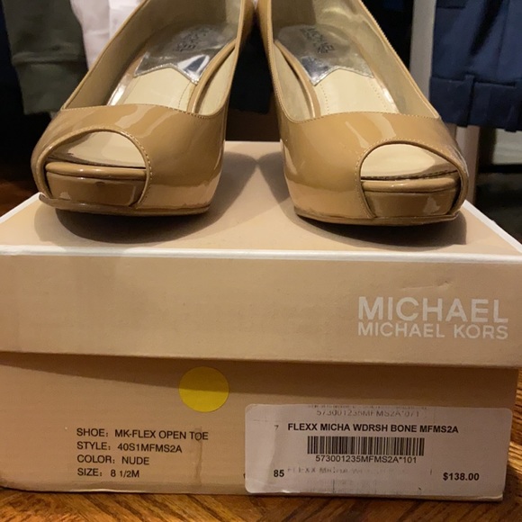 Michael Kors heels - Picture 2 of 5